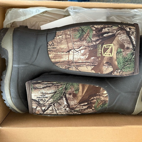 Men's Camouflage Boots - Picture 2 of 4